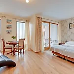 Aura Old Town شقة *