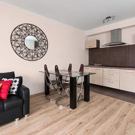 Aura Old Town Apartman *